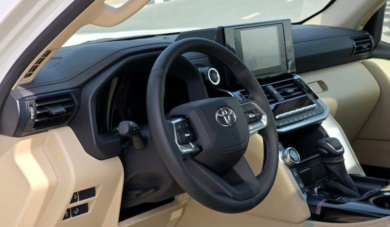 
								TOYOTA LC300 4.0L PETROL – GXR MID – SUNROOF – 18” A/W – 2025 MODEL – WHITE INSIDE BEIGE full									