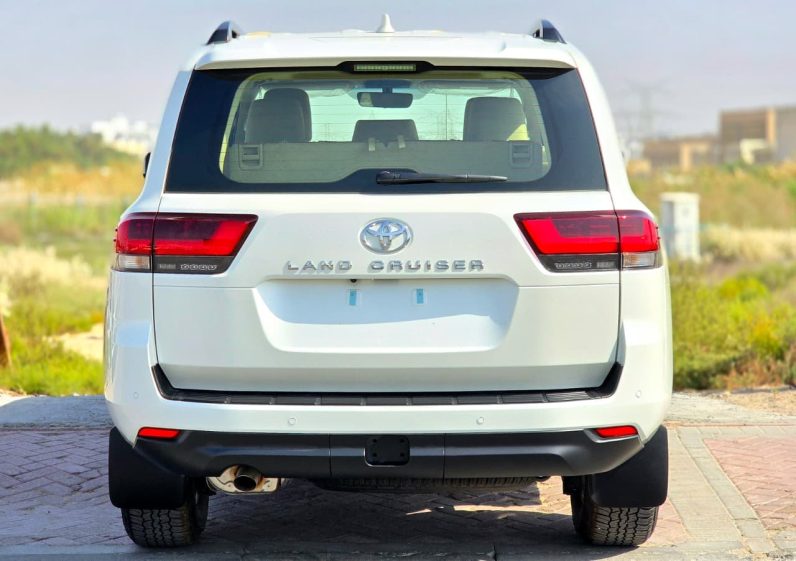 TOYOTA LC300 4.0L PETROL – GXR MID – SUNROOF – 18” A/W – 2025 MODEL – WHITE INSIDE BEIGE