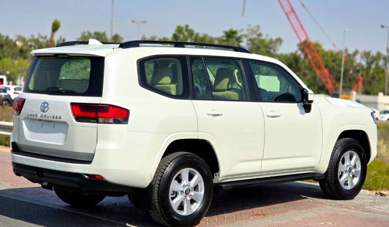 
								TOYOTA LC300 4.0L PETROL – GXR MID – SUNROOF – 18” A/W – 2025 MODEL – WHITE INSIDE BEIGE full									