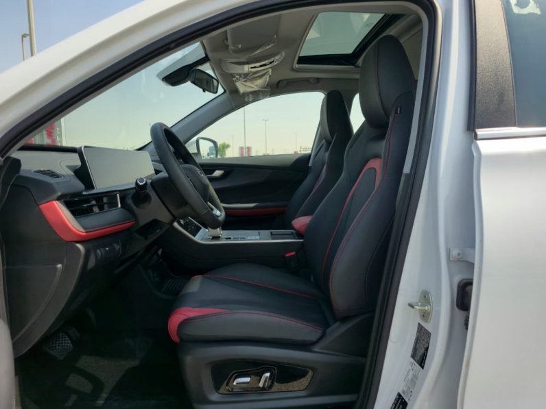 TIGGO 4 PRO – 1.5L – LUXURY SPECS – GCC – 2026 MODEL – WHITE INSIDE BLACK/RED – GCC SPECS