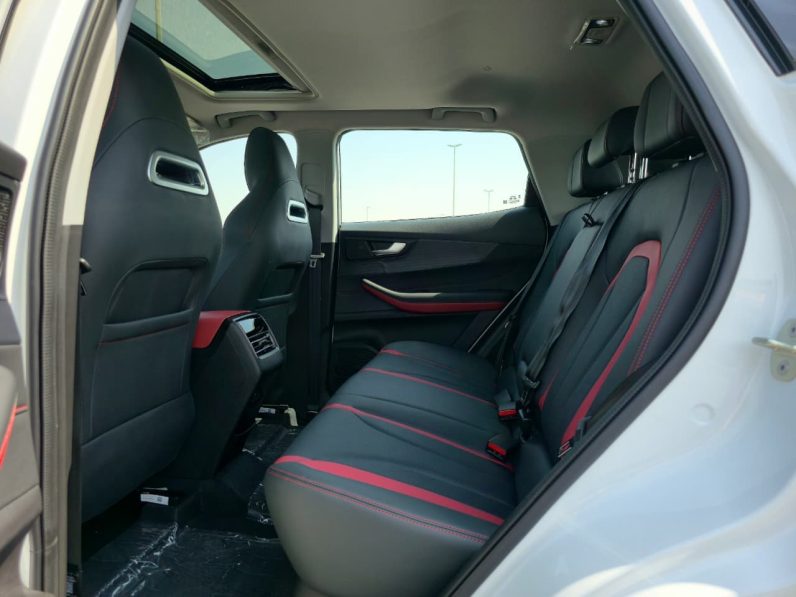 TIGGO 4 PRO – 1.5L – LUXURY SPECS – GCC – 2026 MODEL – WHITE INSIDE BLACK/RED – GCC SPECS