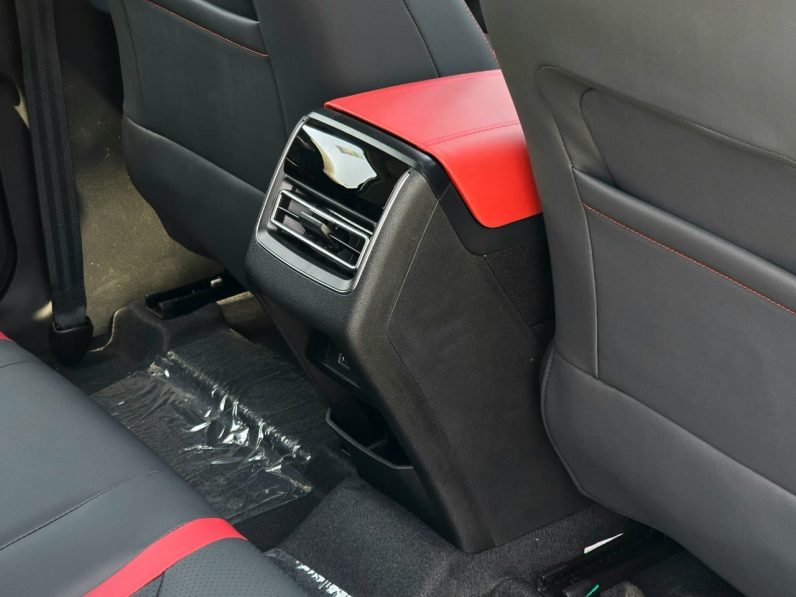 TIGGO 4 PRO – 1.5L – LUXURY SPECS – GCC – 2026 MODEL – GRAY INSIDE BLACK/RED – GCC SPECS