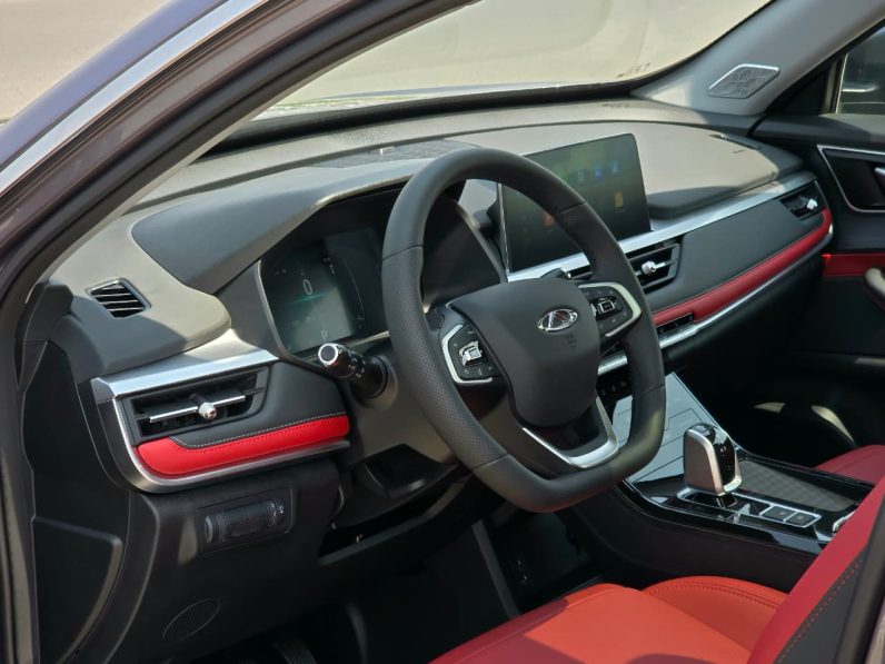 TIGGO 7 CHAMPION – 1.5T – PENORAMA – 360 CAMERA – LEATHER – DRIVER POWER SEAT – ALLOY WHEEL – GCC – 2026 MODEL – GRAY INSIDE RED – GCC SPECS