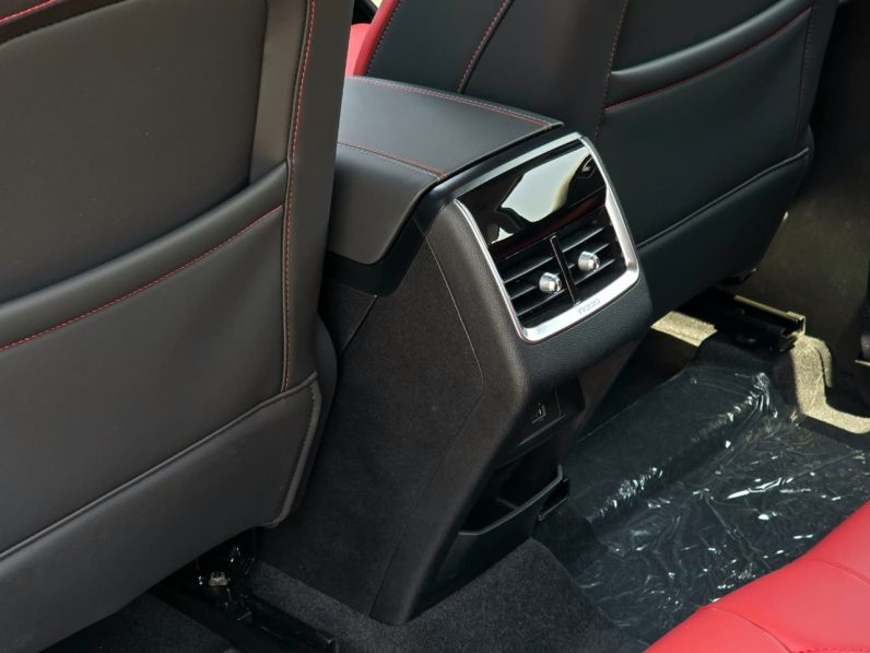 TIGGO 7 CHAMPION – 1.5T – PENORAMA – 360 CAMERA – LEATHER – DRIVER POWER SEAT – ALLOY WHEEL – GCC – 2026 MODEL – GRAY INSIDE RED – GCC SPECS